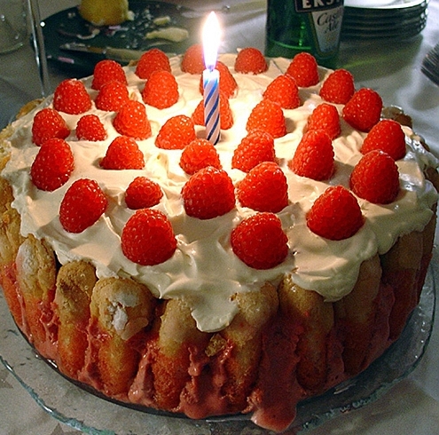 Первый день рожденья. Нужен ли торт.